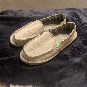 Sonuk slip-ons